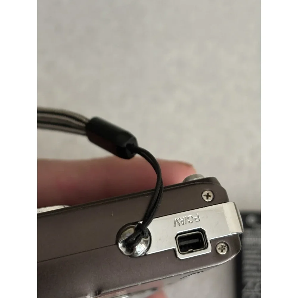 Sanyo VPC T700 7.0MP Digital Camera - Brown Tested With Battery. No Charger
